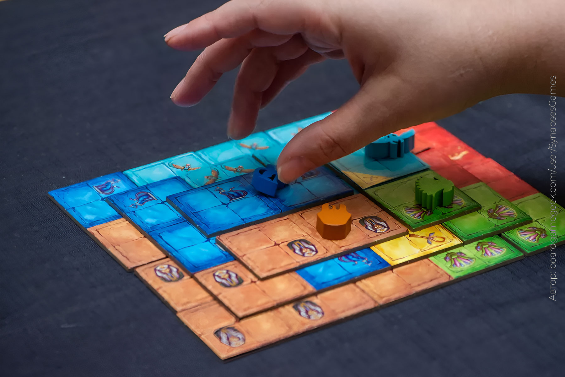 Настольная игра «Пирамиды» – строим вместе с Meeple House!