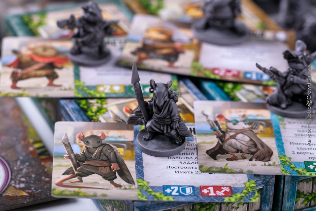 Протекторы для карт Meeple House Onyx для настольной игры «Отголоски»