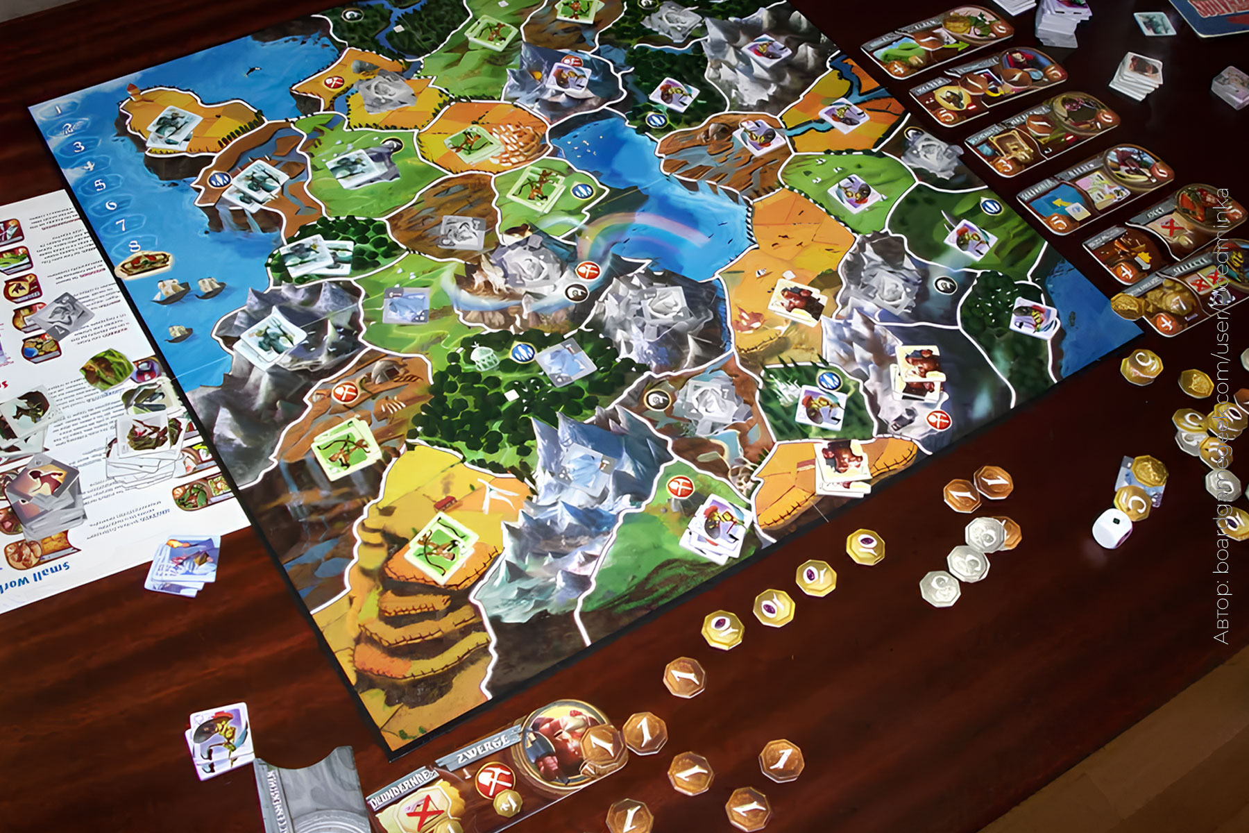 Small world настольная игра. Кубик small World. Корона Эмбера настольная игра. Игра Эмбера Королева. Small World ИС.
